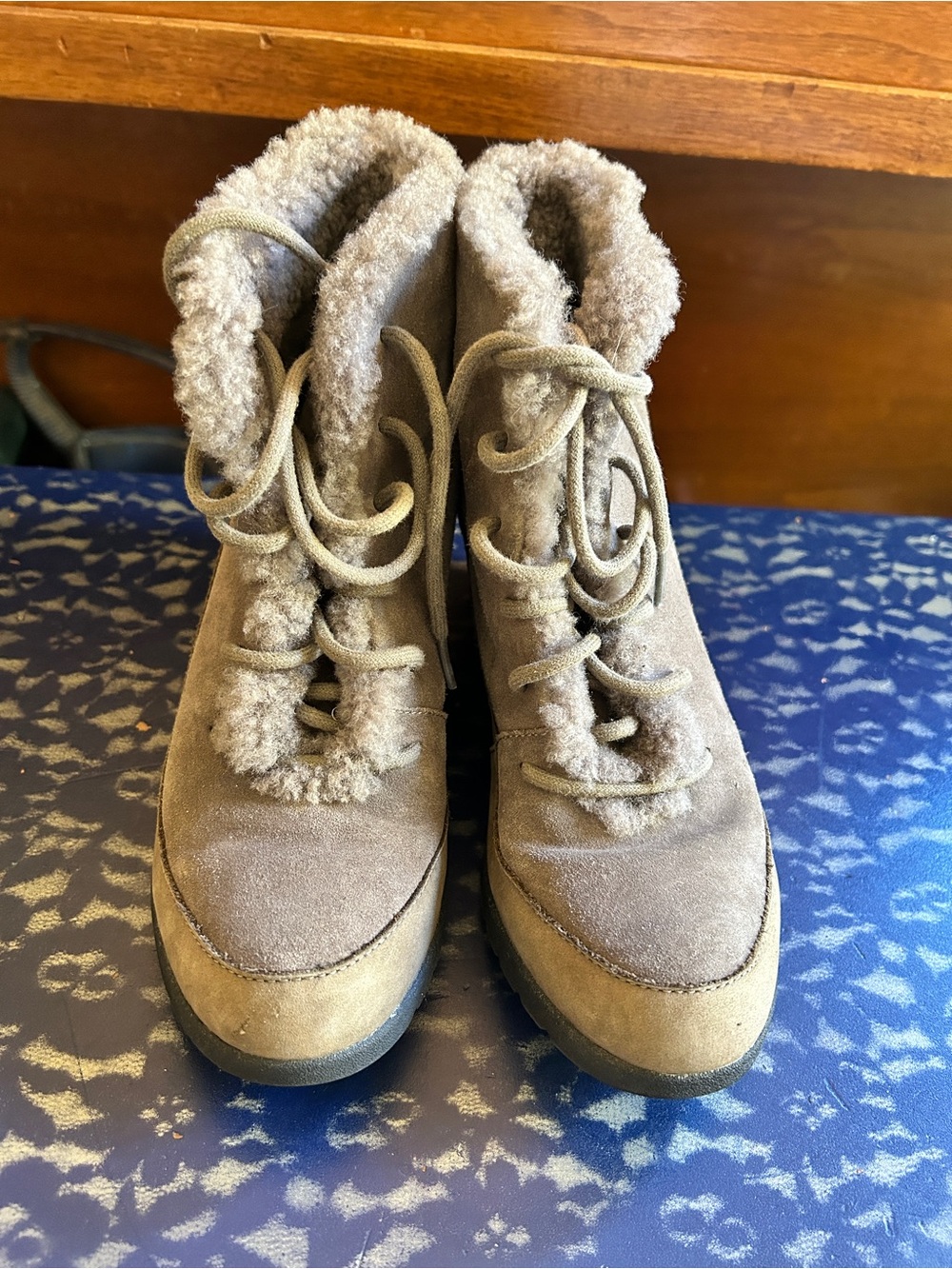 UGG BRIDGIT SUEDE SHEEPSKIN WEDGE BOOT Sz 7.5